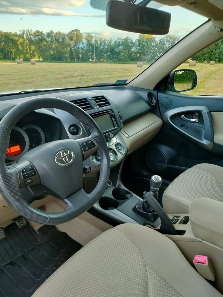 Sprzedam TOYOTA RAV4
