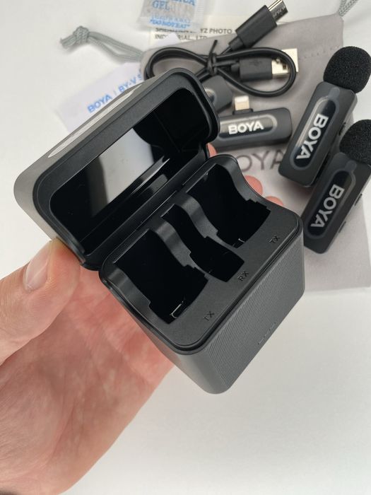 Петличка мікрофон Boya BY-V30 COMBO для iPhone/Android + зарядний кейс