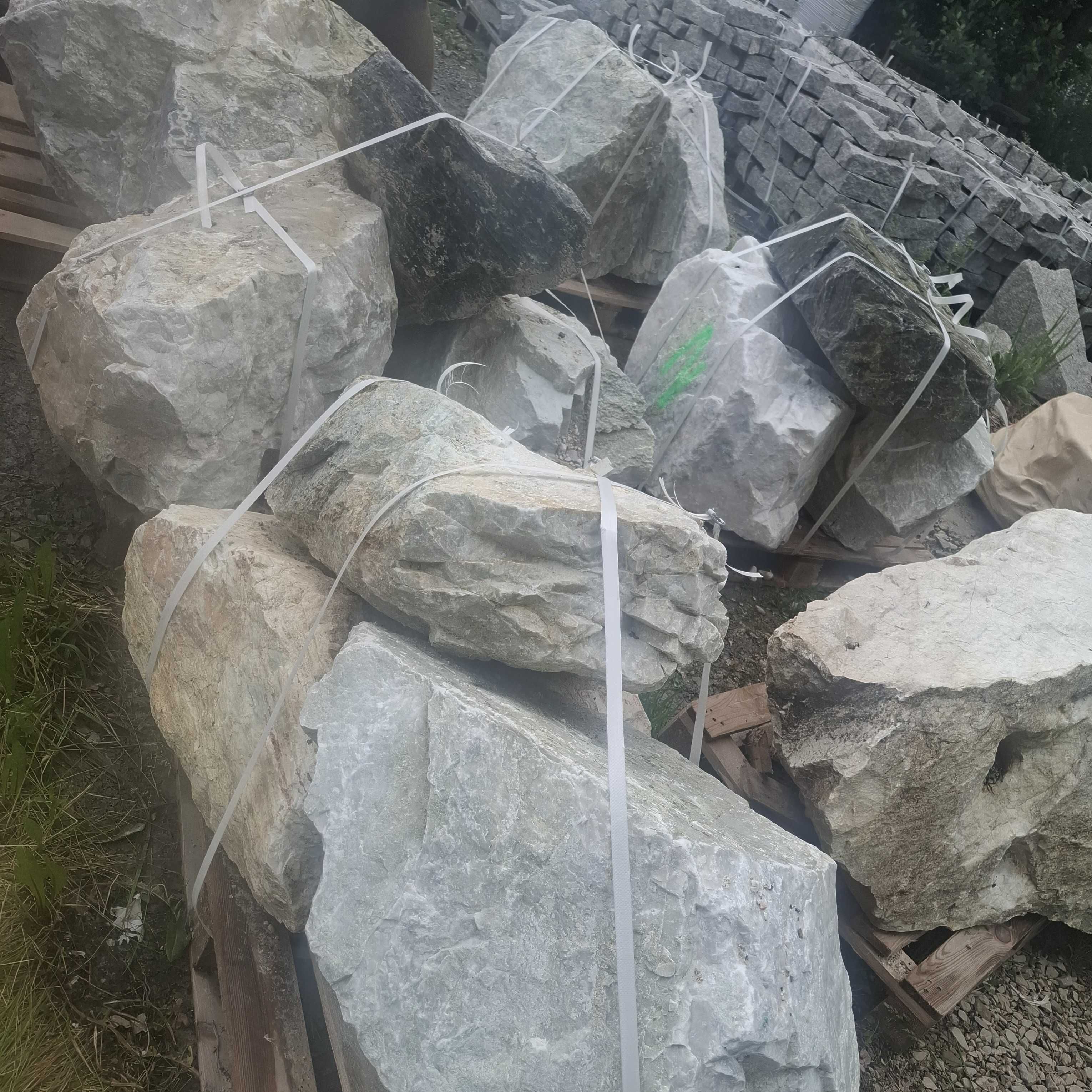 Bryły dolomitowe, duże głazy, kamienie białe na skalniak, do ogrodu