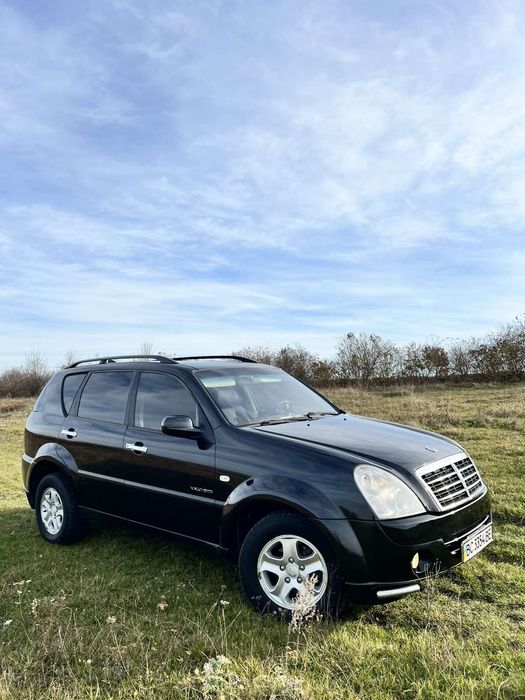 Рамний повнопривідний джип