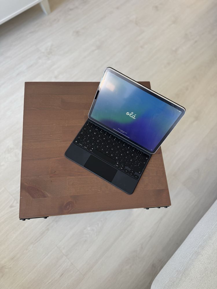 iPad Pro (2018, 256Gb) + Magic Keyboard + Paperlike - Impecável