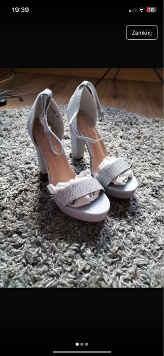 Srebrne szpilki buty na obcasie