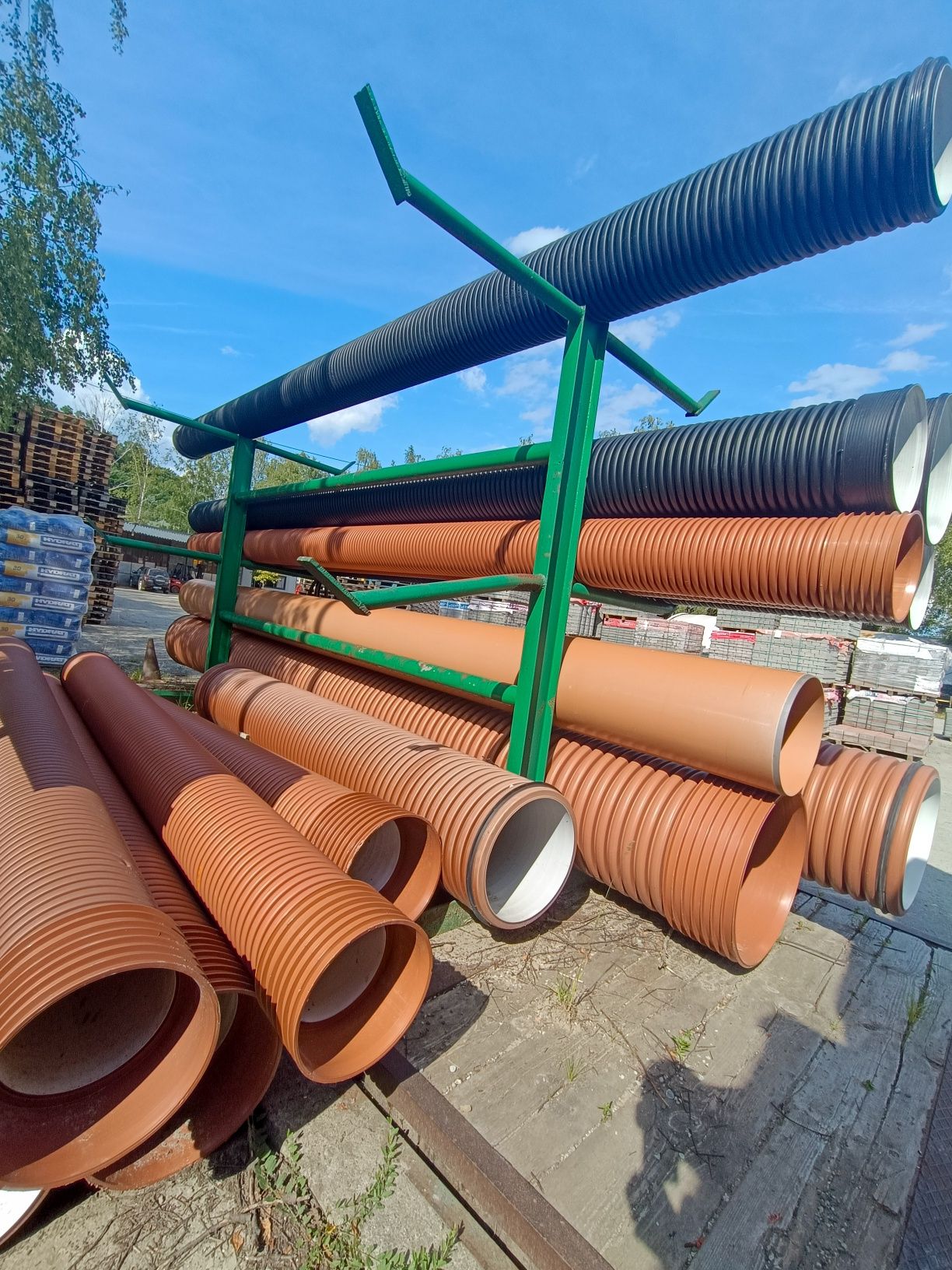 Rury kanalizacyjne karbowane przepusty dren aroty rura PE Transport