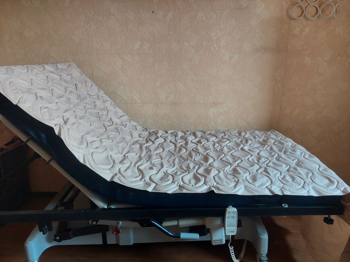 Ліжко (кровать) медичне з матрацами