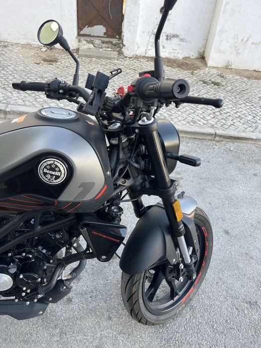 Benelli Leoncino 125