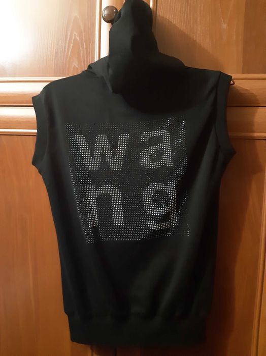 Безрукавка с капюшоном