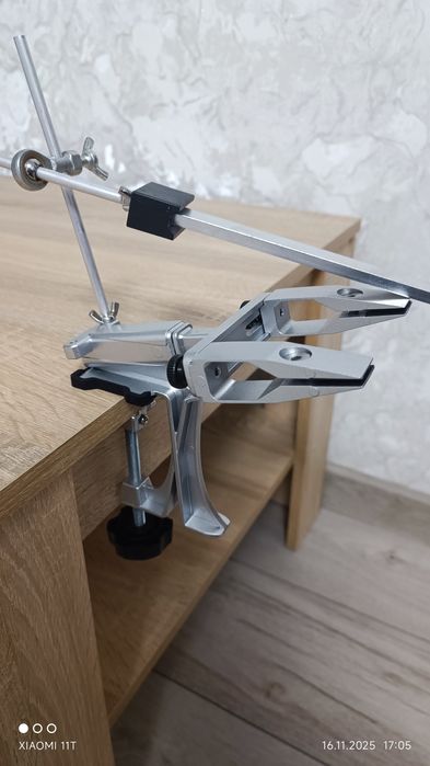 Поворотна точилка для ножів