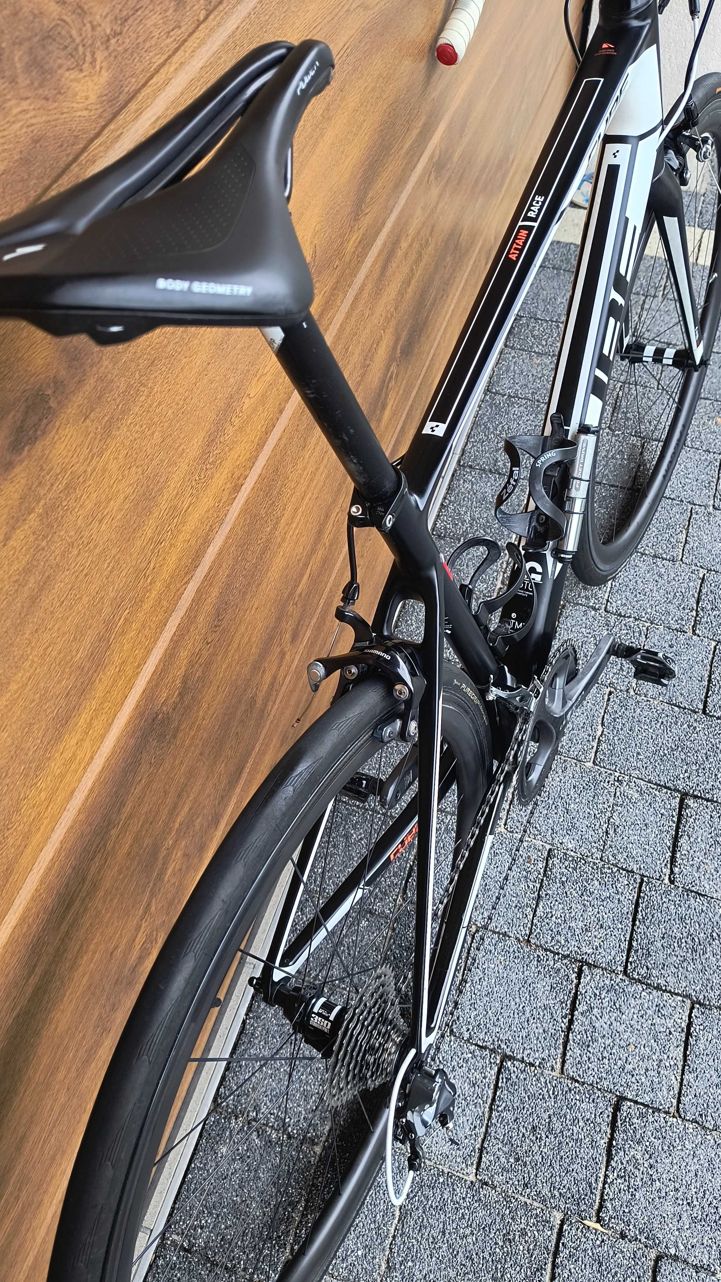 Rower szosowy carbon Cube Attain GTC Race r.56, koła carbon DT Swiss