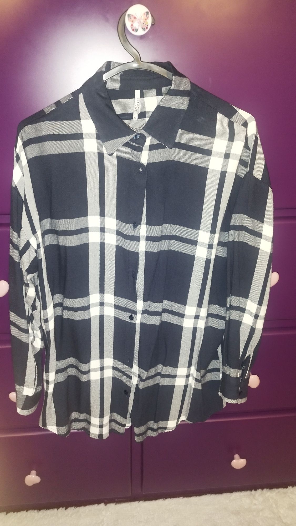 Camisa xadrez azul e branca
