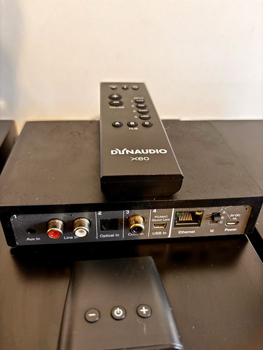 Colunas Dynaudio XEO 4 + Dynaudio HUB