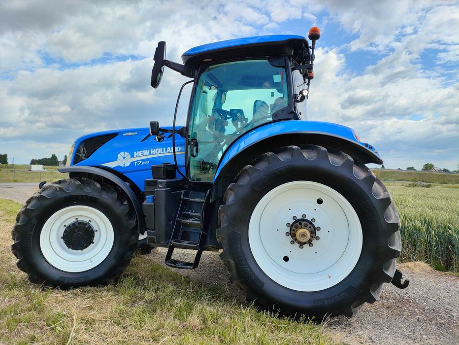 Ciągnik rolniczy NEW Holland T7.230 AutoCommand TUZ LED  IntelliView