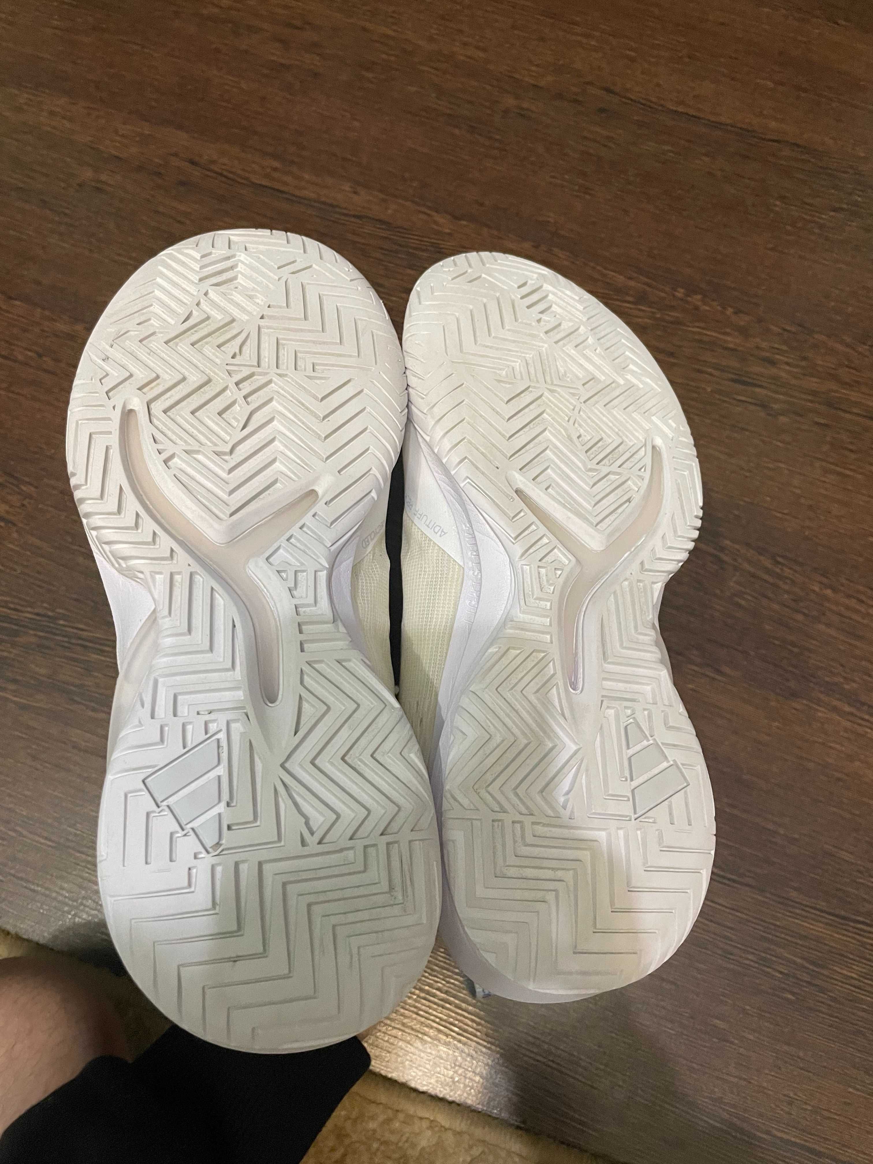Adidas Adizero Cybersonic.    Р 40    24.5см