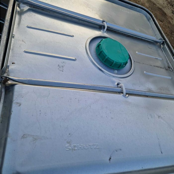 Zbiorniki dwupłaszczowe w obudowie metalowej 1000L