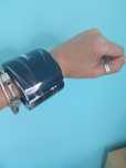 Pulseira grande em acrílico