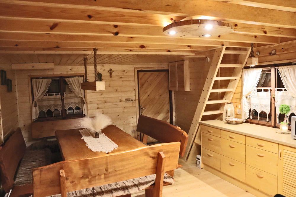 DOMEK W LESIE PANIENSKI KAWALERSKI bania, sauna, balia, na wyłączność