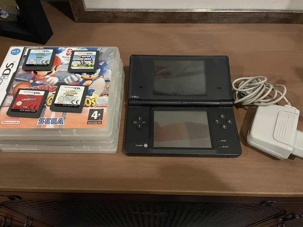 Nintendo DSi + 7 Jogos