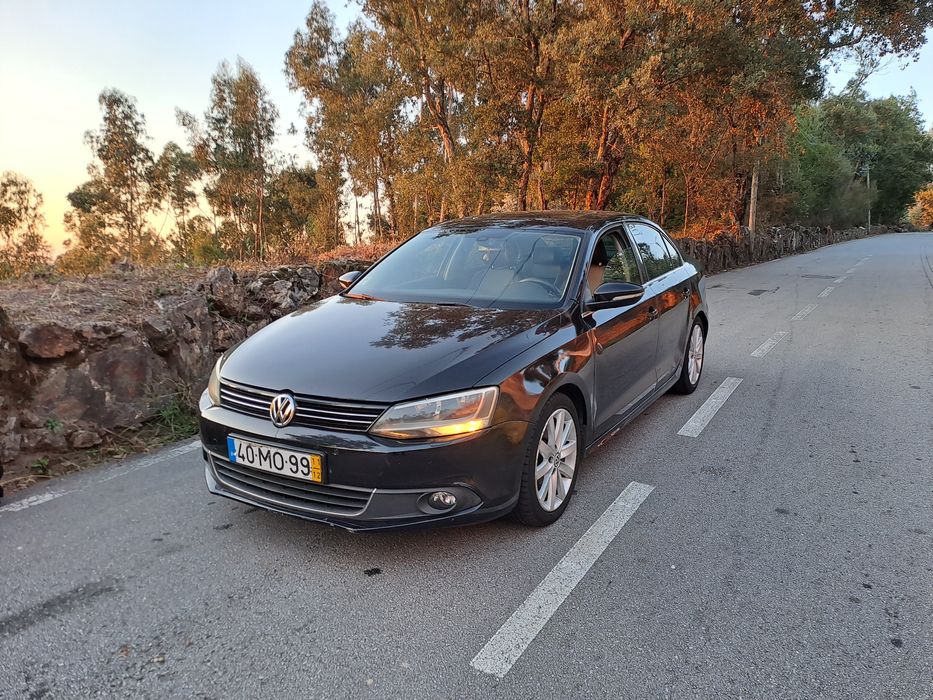 Volkswagen Jetta 1.6 TDi avariado