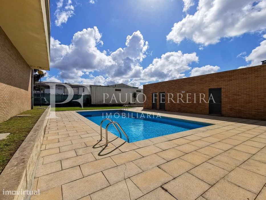 Apartamento T1 com garagem
