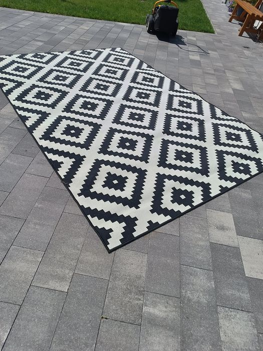 Dywan Ikea 200x300cm geometryczne wzory biały czarny