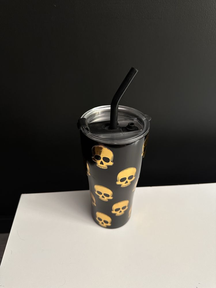 Halloweenowy NOWY czarny kubek w złote czaszki