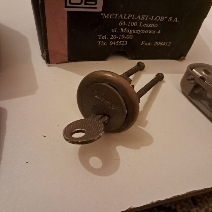 Stary zamek drzwi wierzchni nadrzwiowy z gałką