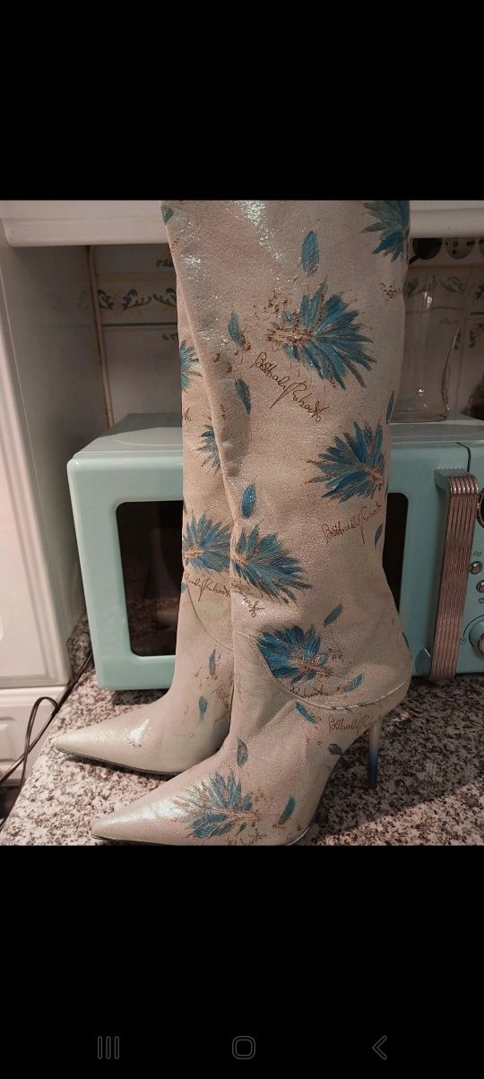 Botas maravilhosas assinatura do designer