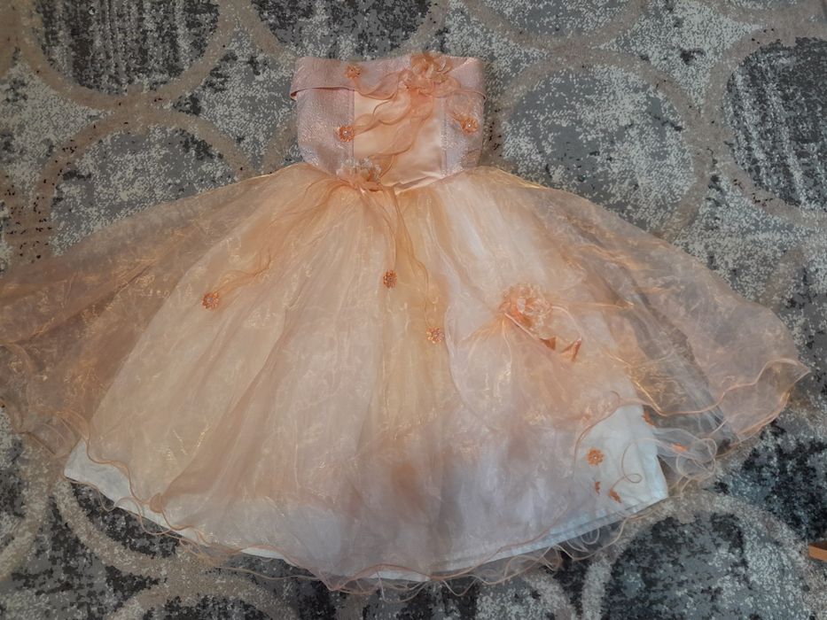 Святкова сукня для дівчинки 116-122-128