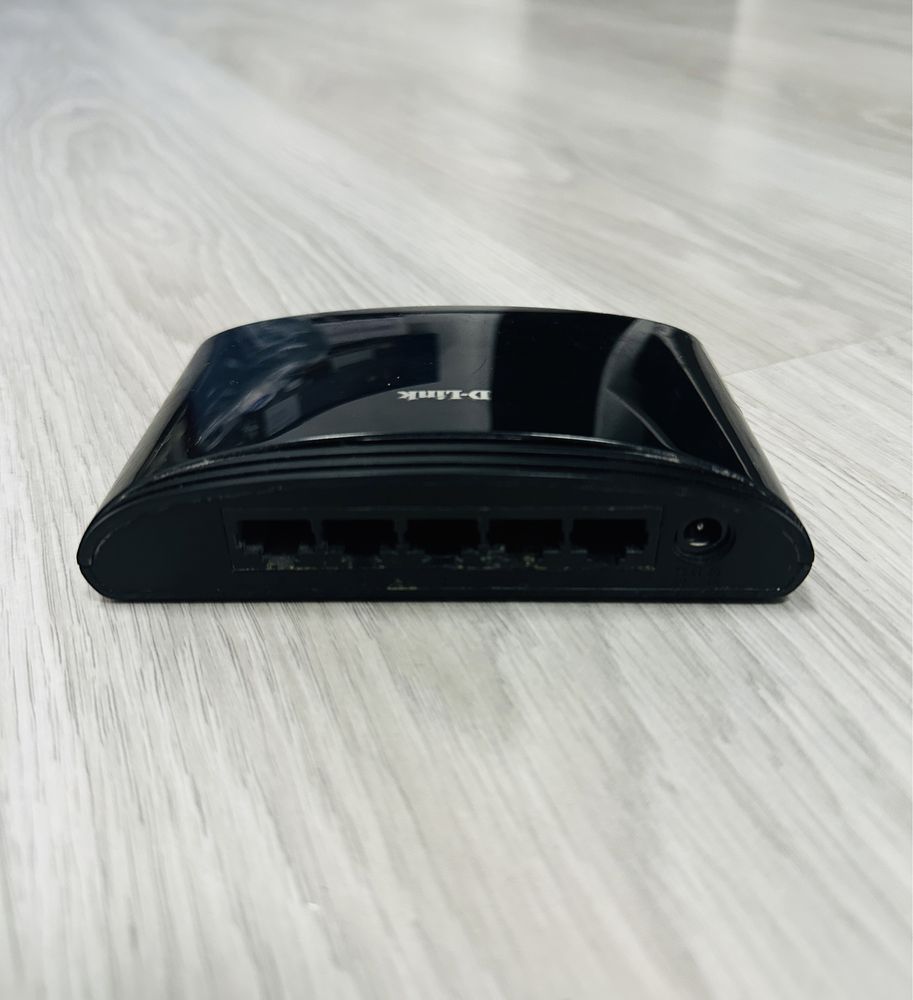 Комутатор SWITCH D-LINK DES-1005D