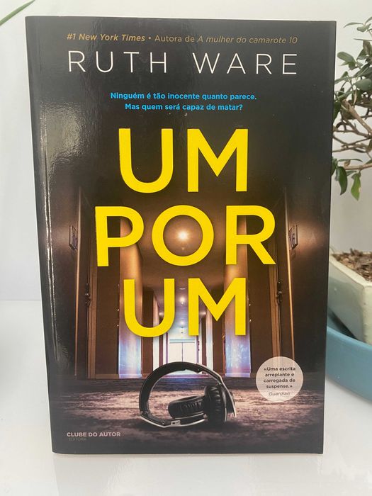Livro Um por Um - Ruth Ware