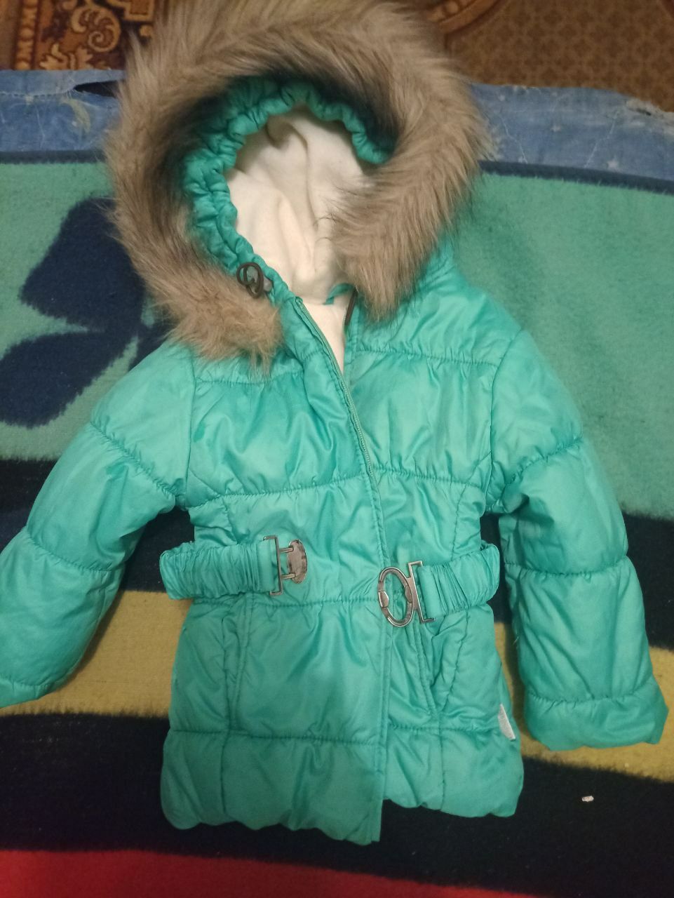 Продам детскую зимнюю куртку