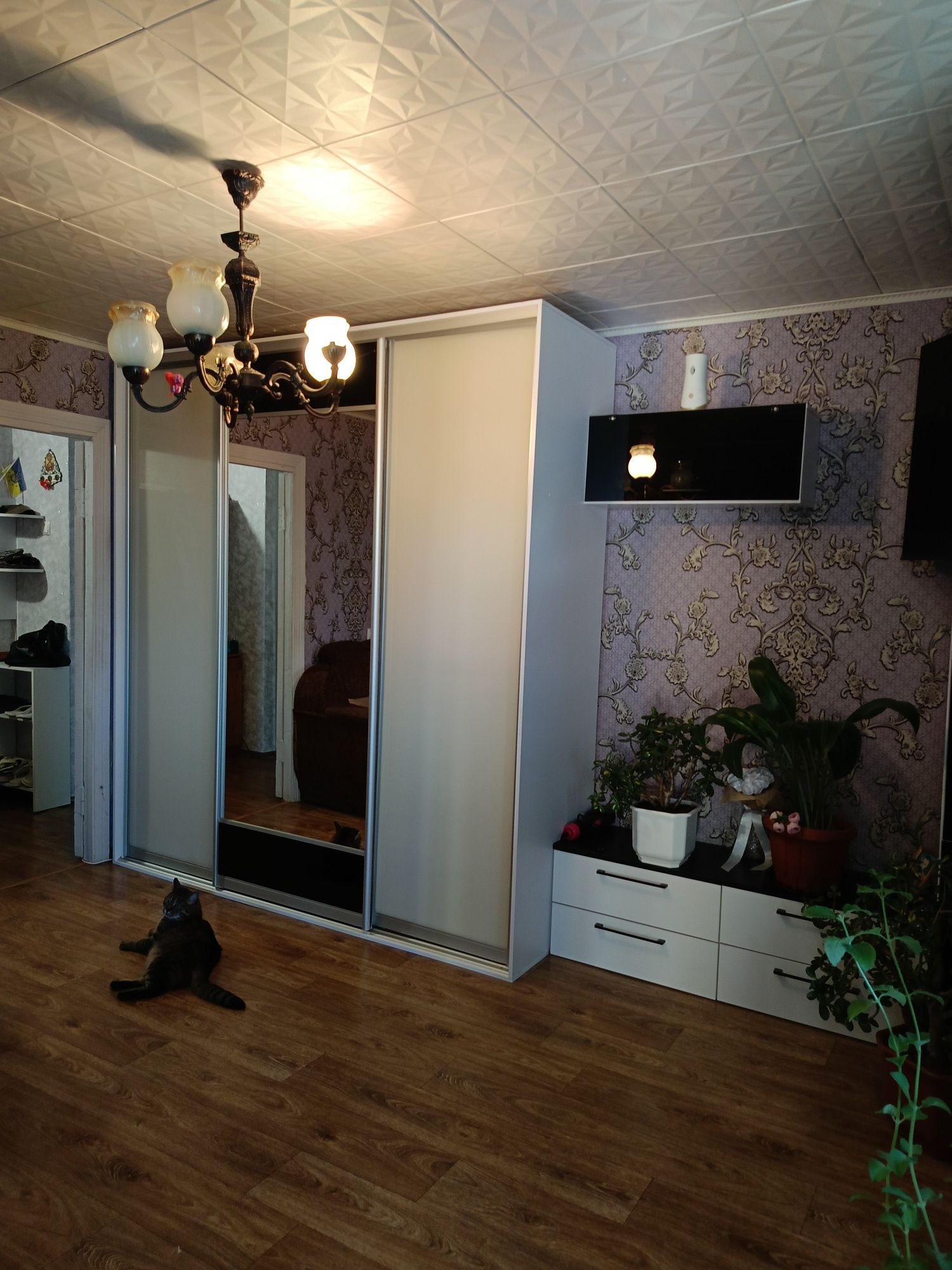 Продам 2 квартиру, частково  меблі, власна кладовка, вул.Г.Сталінграда