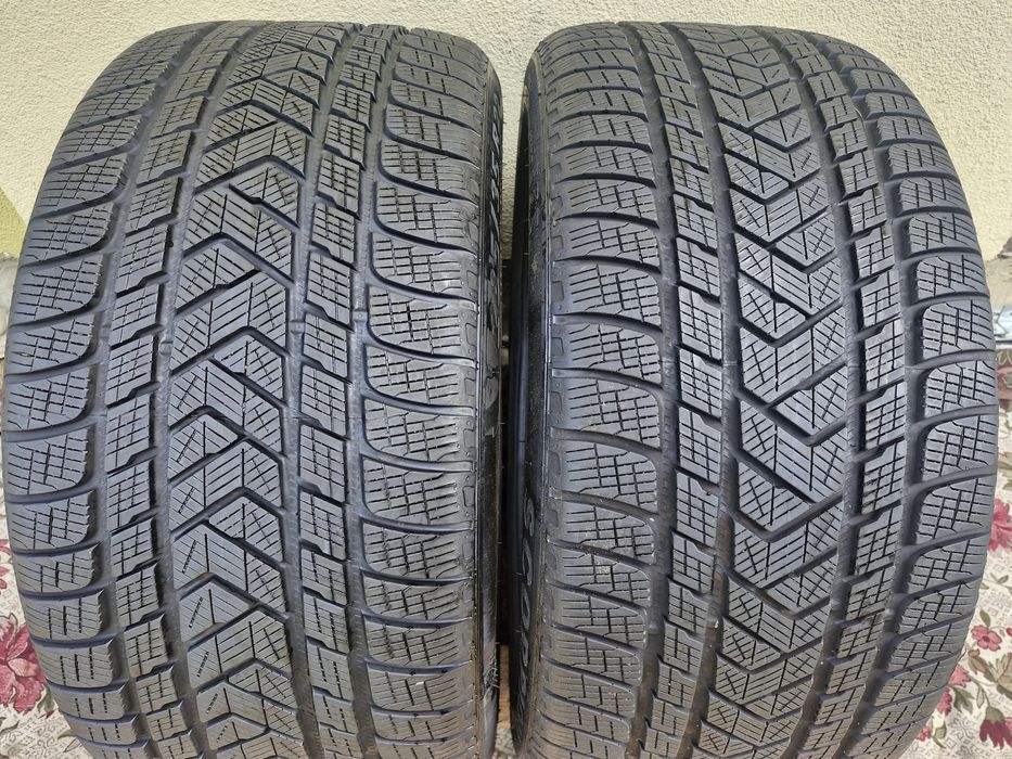 Шини 285/35R22 Pirelli