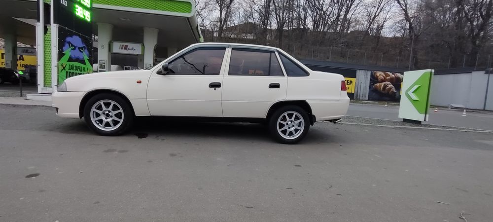 Продам део нексія 2011року