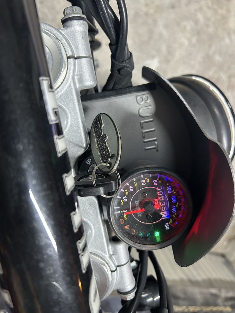 Mota scrambler bullit hero