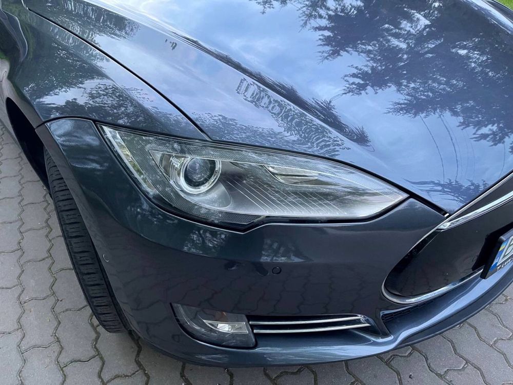 Tesla Model S 09.2014