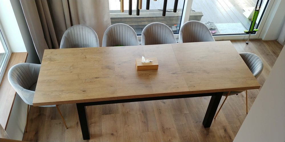 Sprzedam solidny, cieżki, rozkładany stół