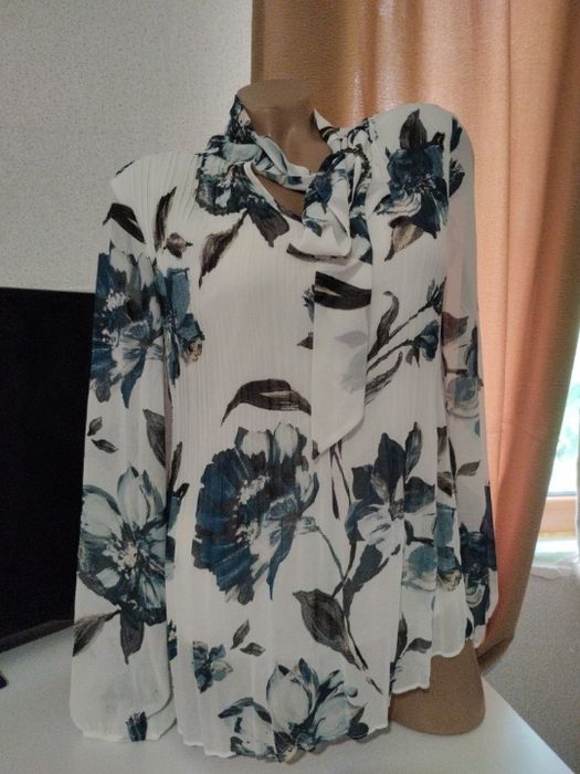 Блузи жіночі в ідеальному стані