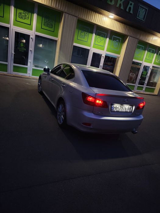 Продам Lexus is 220