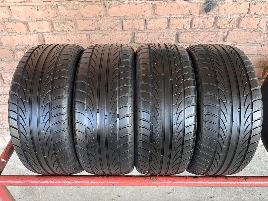 Комплект літніх шин 205/50R16 Semperit