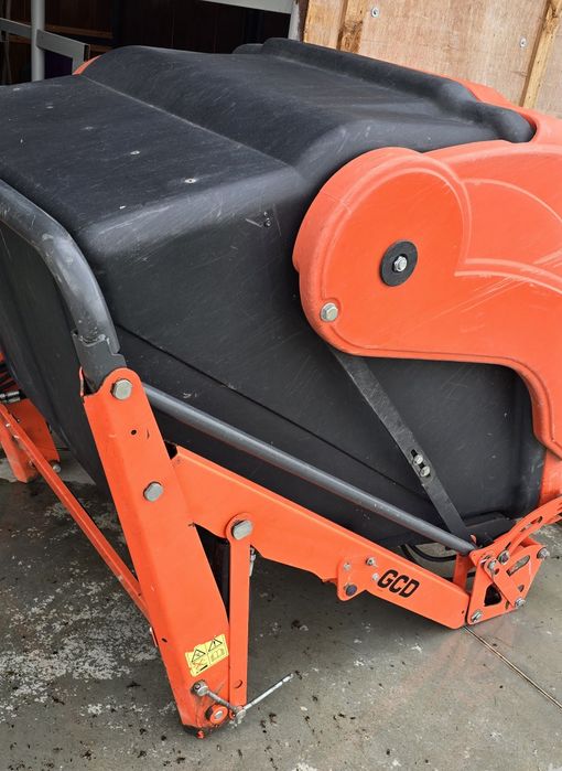 Kubota f3680 kosz górnego wysypu  razem z turbiną