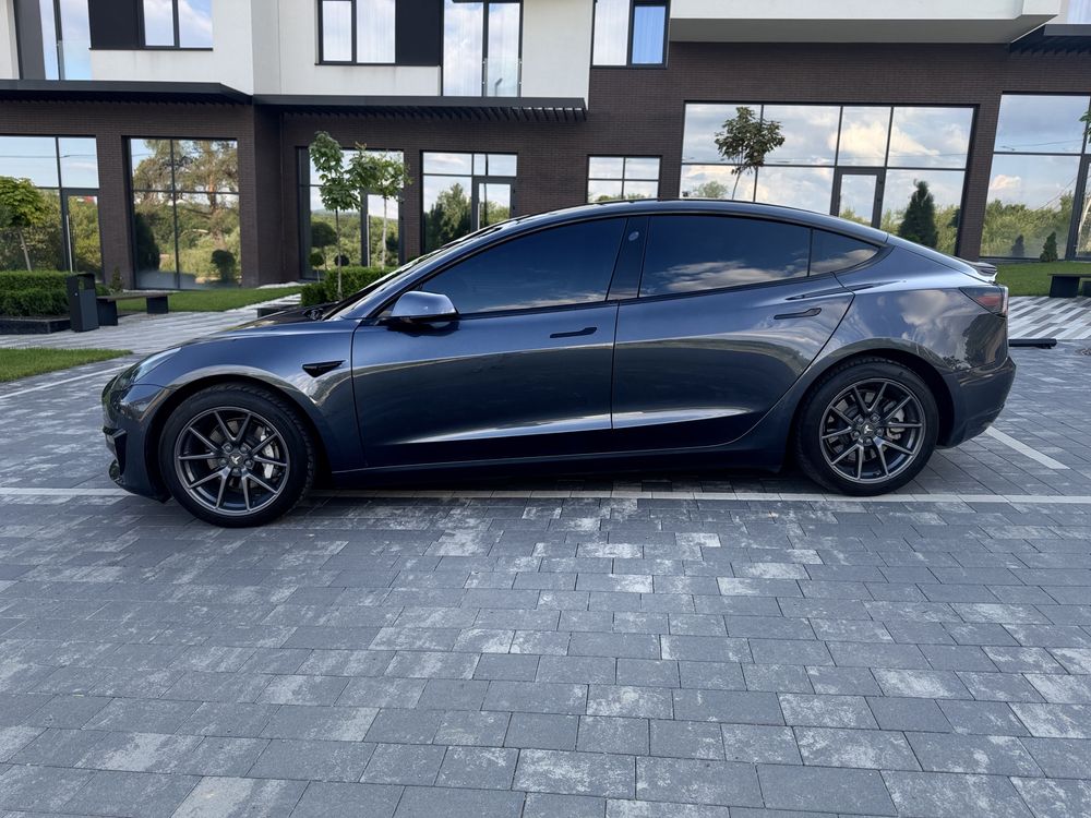 Tesla model 3 2021