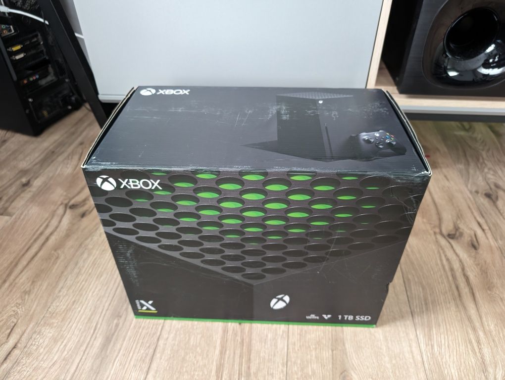 Konsola Xbox Series X 1TB SSD + 2 pady
1TB SSD 4K + 2 pady