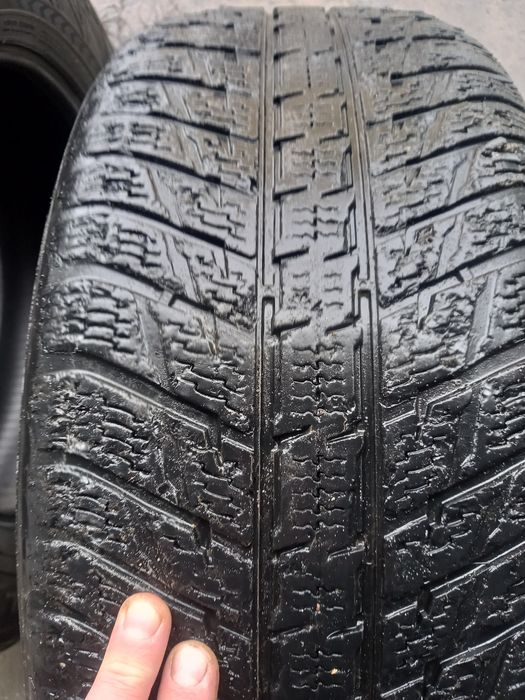 Продам зимову гуму нокіан 255 60 18
