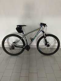 Roda 29 bicicleta GT  karakoram btt