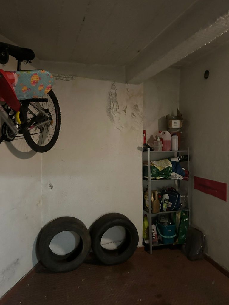 Vendo garagem na Brandoa