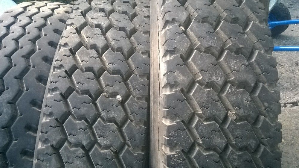 Opony Michelin 9R 22.5 caloroczne napedowe i os prowadzaca R22,5