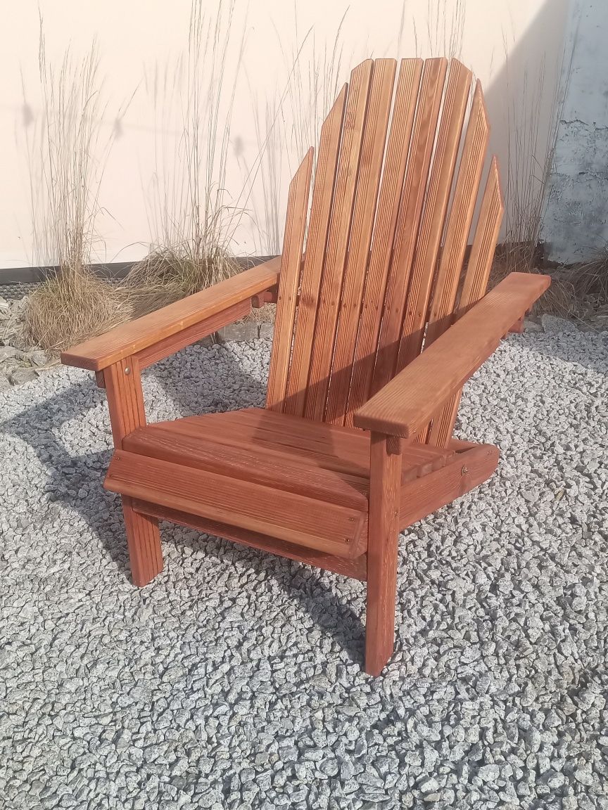 Drewniany fotel ogrodowy