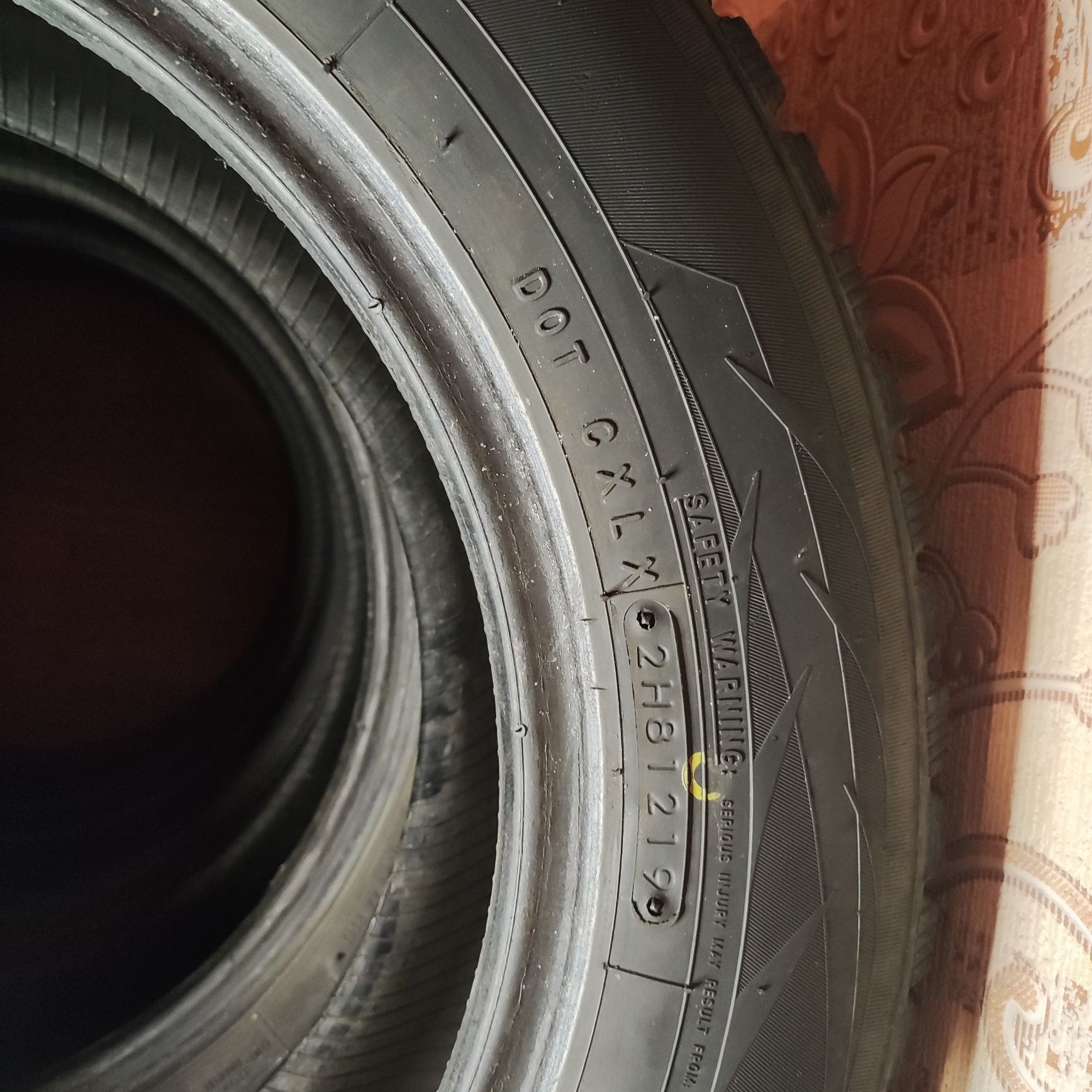 Зима, шиповані  покришки Toyo 185/65 R15