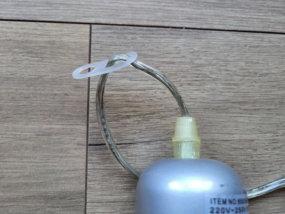 Stara lampka (klosz) metalowa, wisząca, srebrna.