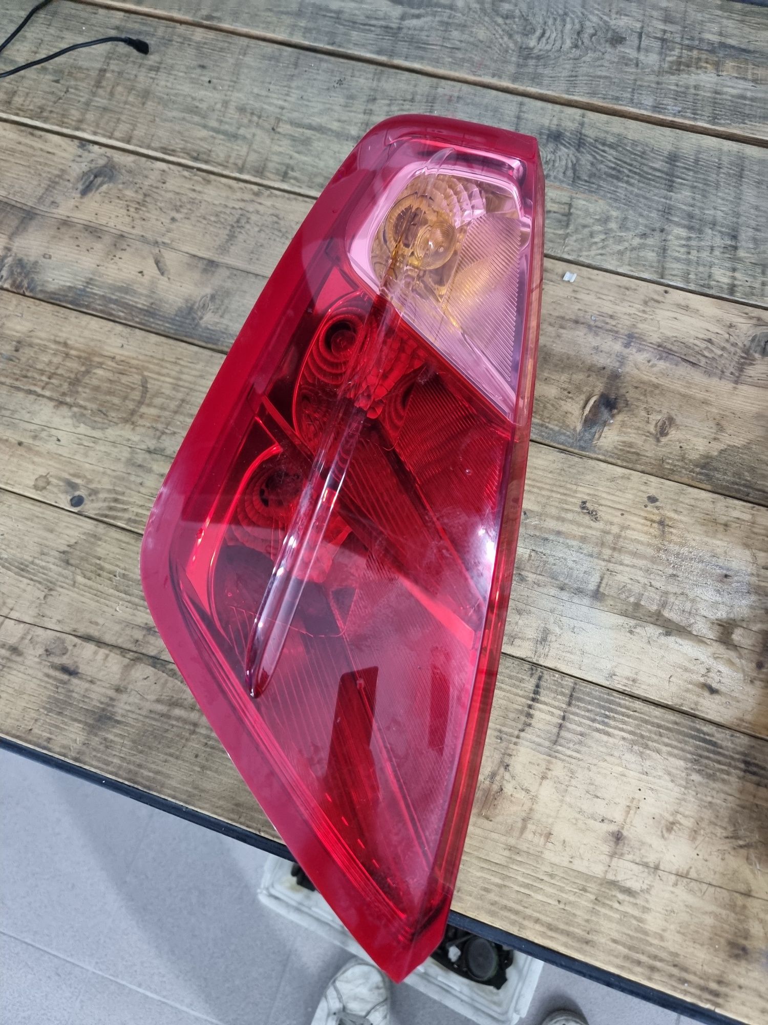 Lampa prawy tył tylna Fiat Grande Punto.  Europa. Kompletna Super stan